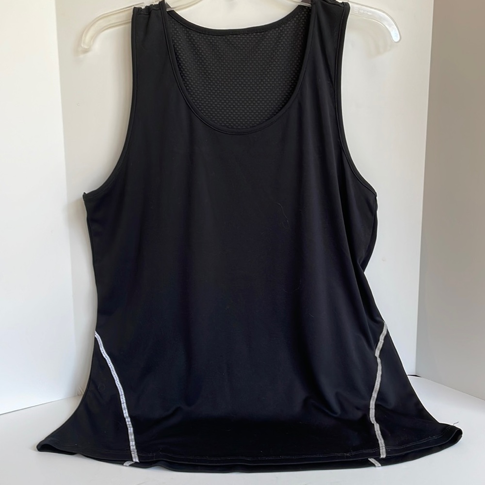 Reebok dry fit workout tank with mesh back and white piping size large